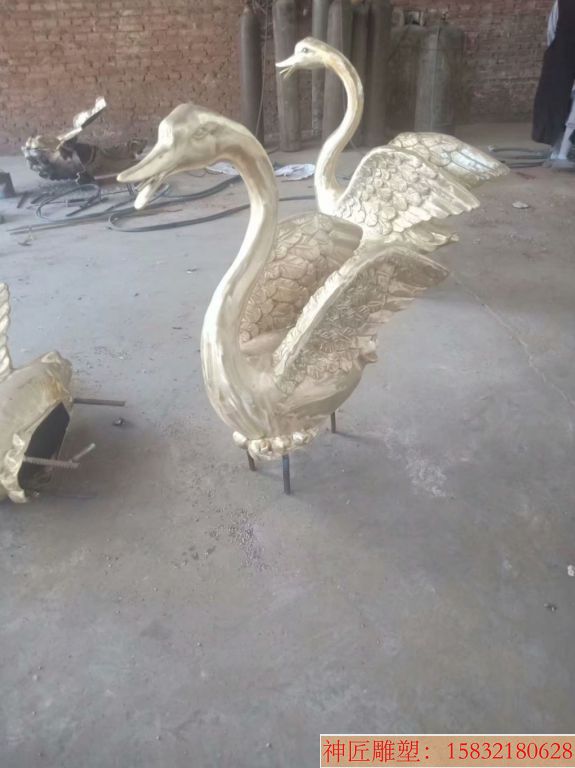 铜天鹅雕塑，铸铜天鹅雕塑，天鹅流水雕塑2