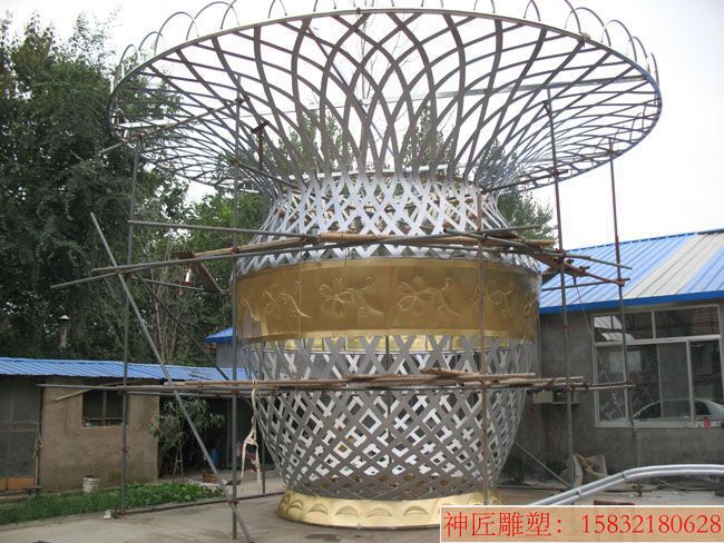 不锈钢镂空花瓶雕塑,大型花瓶雕塑图片,厂家定制花瓶金属雕塑